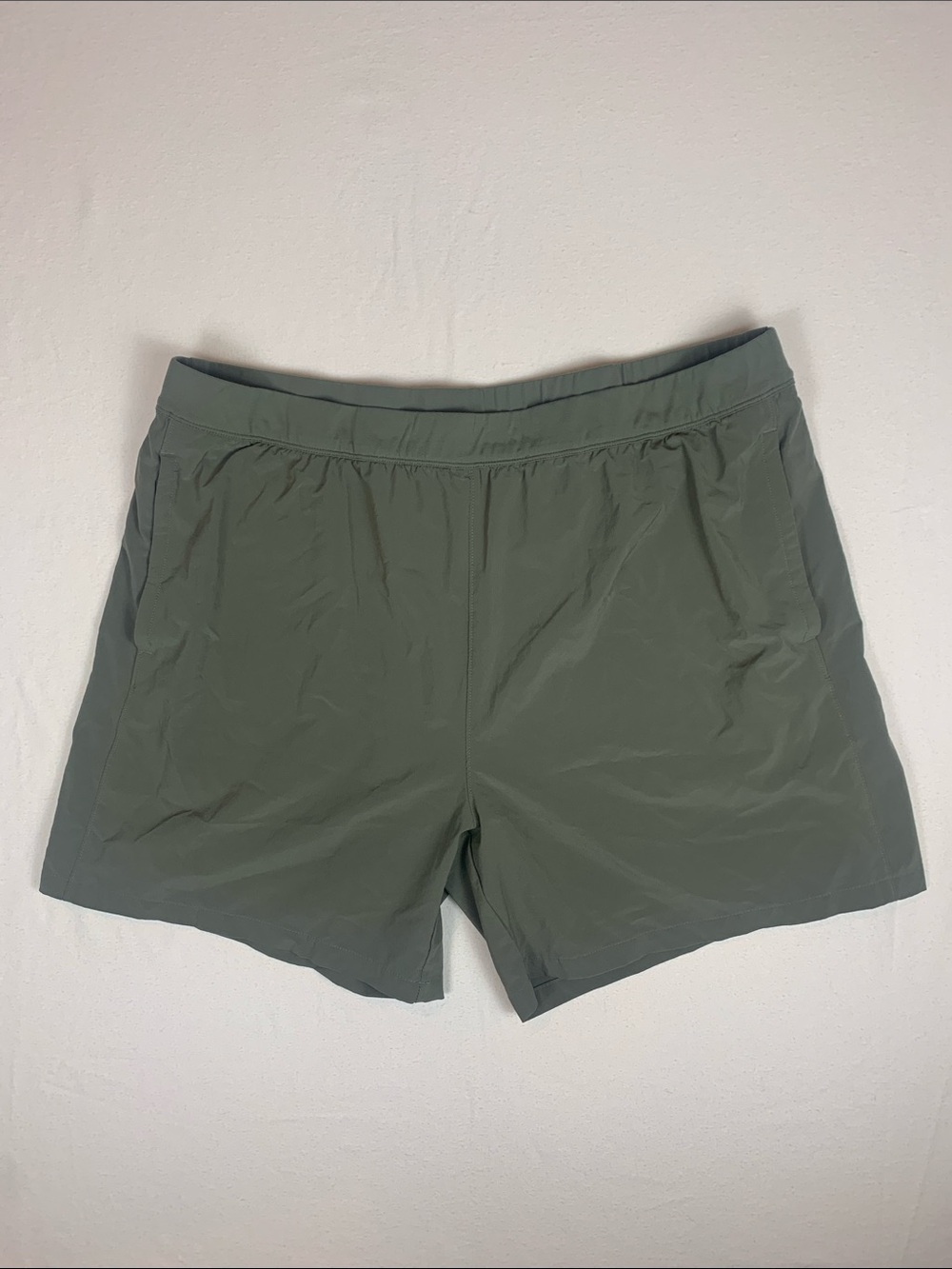 Columbia‎ Men’s XXL Shorts Dark Green with Black Boxer Brief Liner EUC 6” Inseam